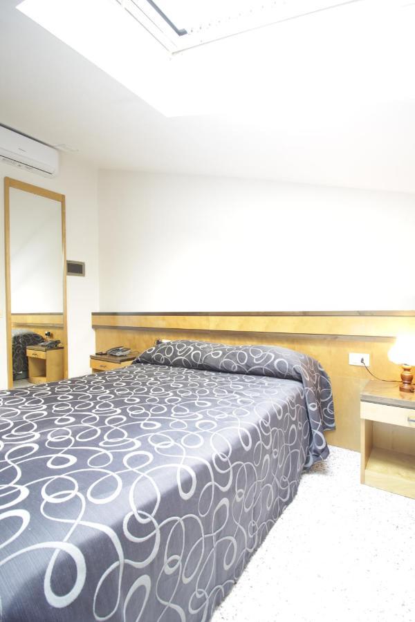 Hotel Croce Di Malta 诺瓦拉 外观 照片
